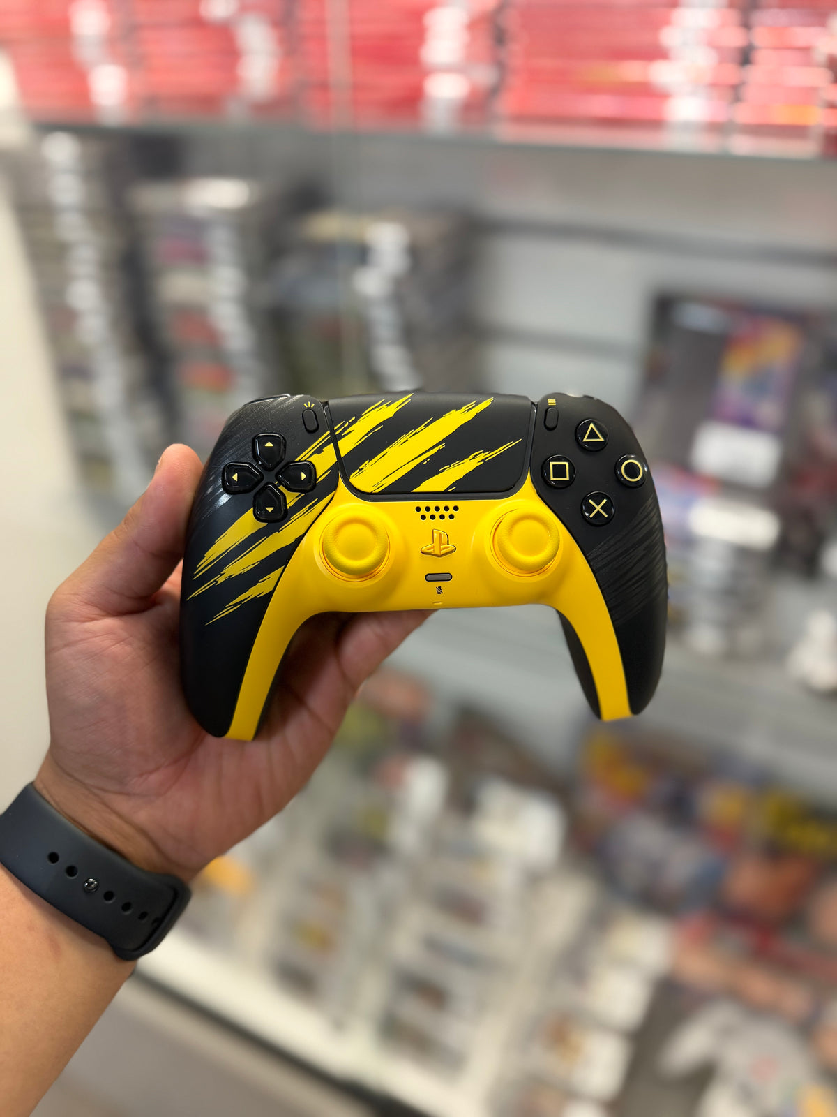 DualSense Wireless Controller [Marvel's Wolverine Battle Yellow Limited Edition] - Playstation 5