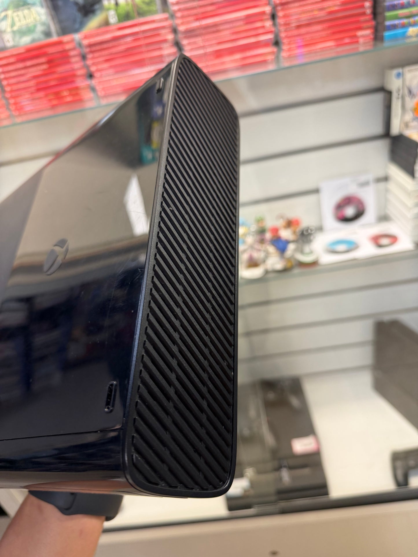 Xbox 360 E System (4GB) - Xbox 360