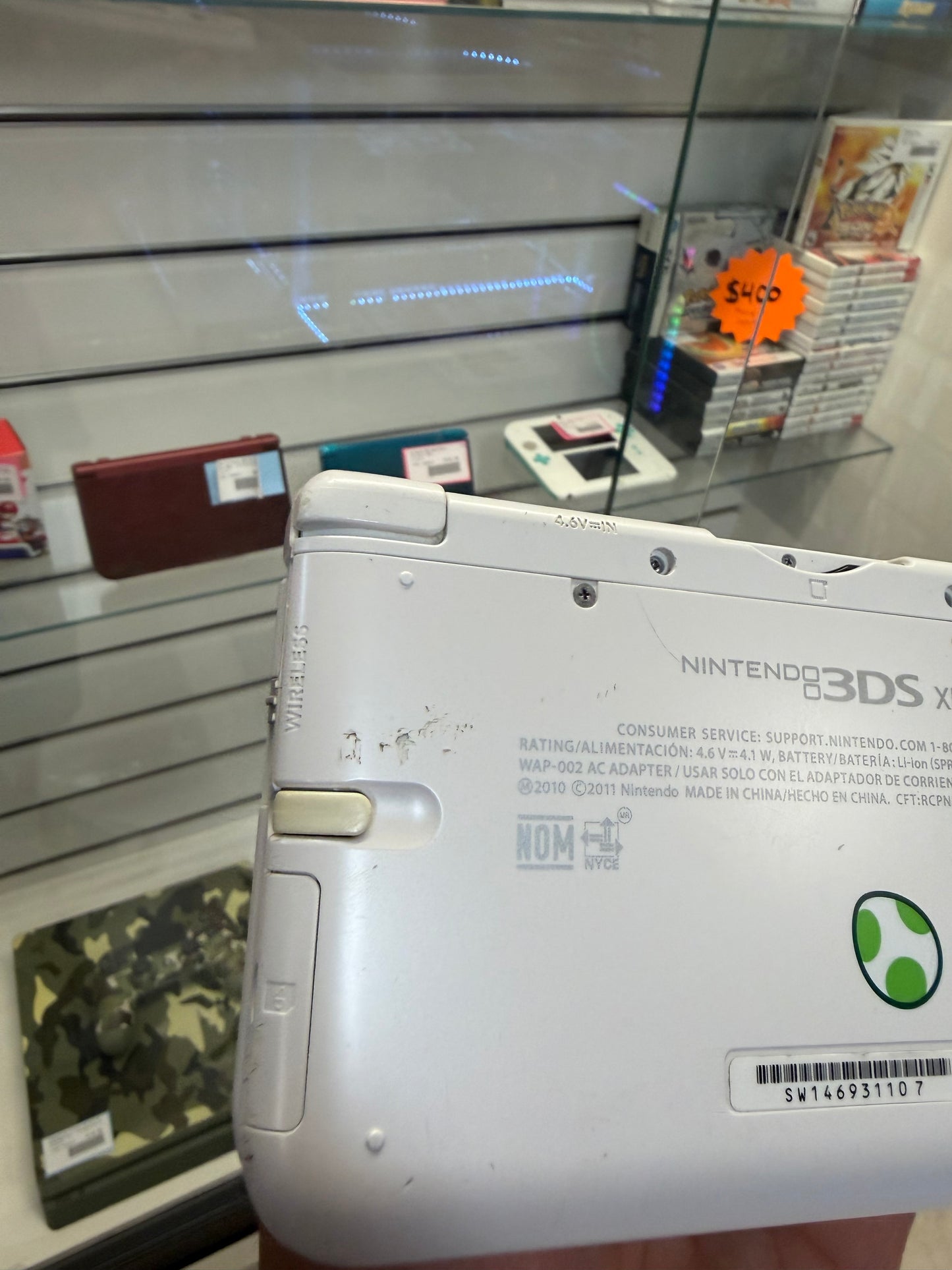 Nintendo 3DS XL Yoshi Edition (Cosmetic Wear) - Nintendo 3DS