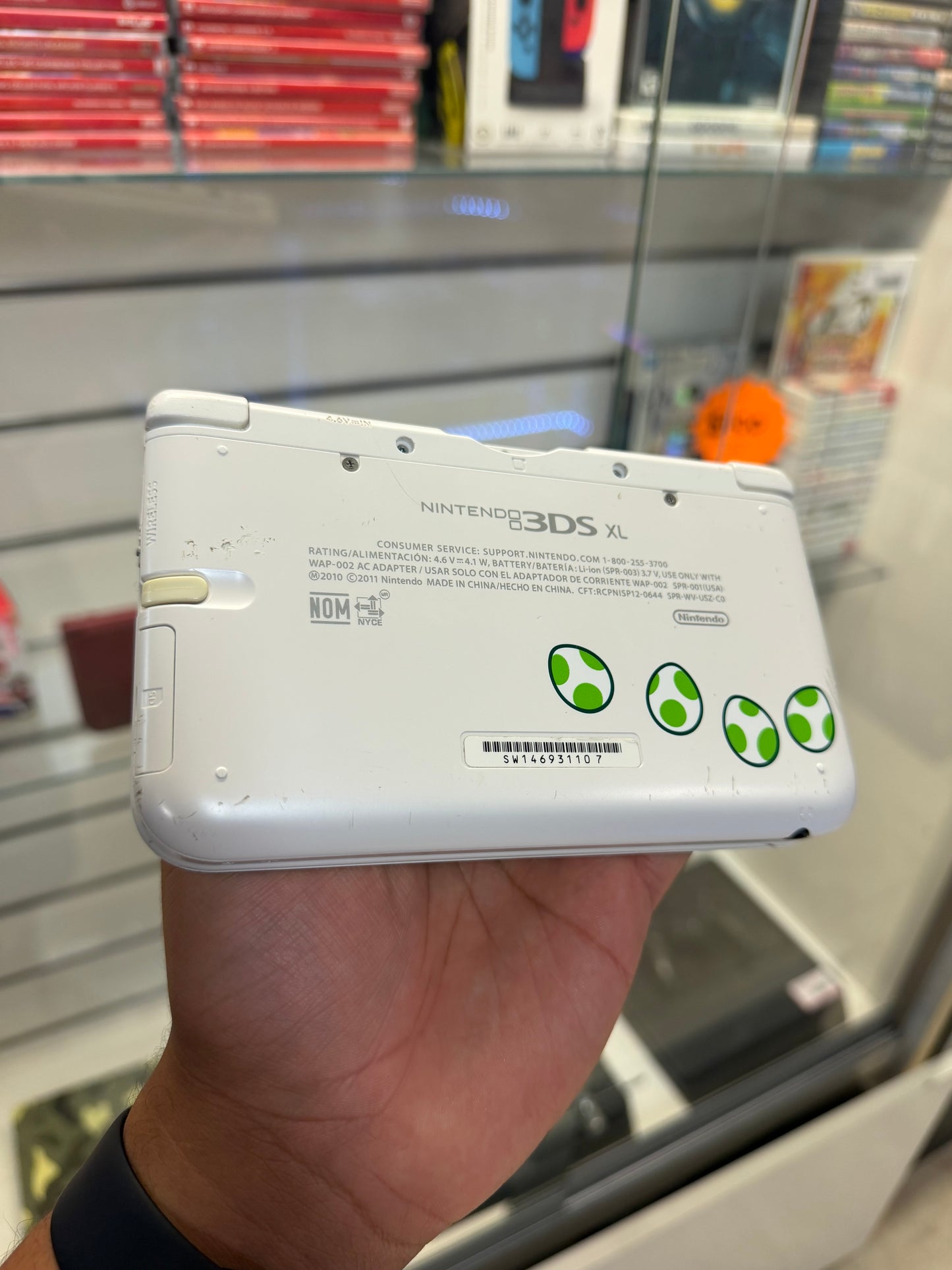 Nintendo 3DS XL Yoshi Edition (Cosmetic Wear) - Nintendo 3DS