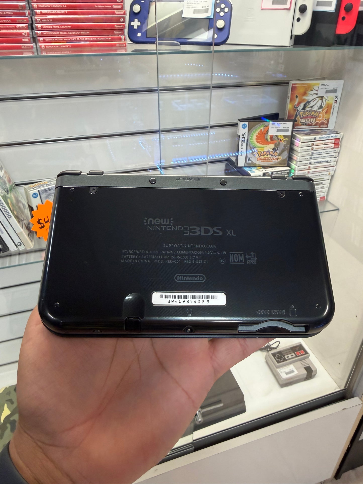 New Nintendo 3DS XL Black (Cosmetic Wear) - Nintendo 3DS