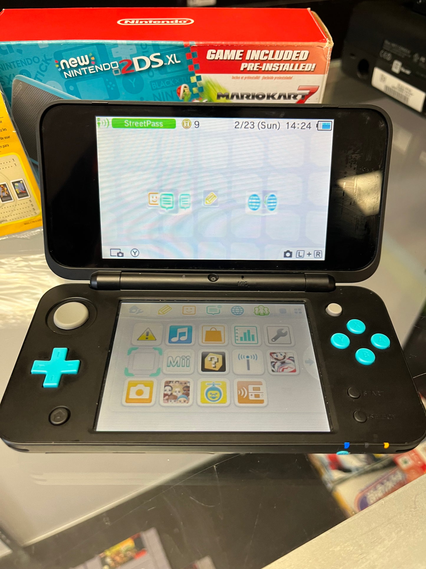 New Nintendo 2DS XL Black & Turquoise Handheld Console In Box