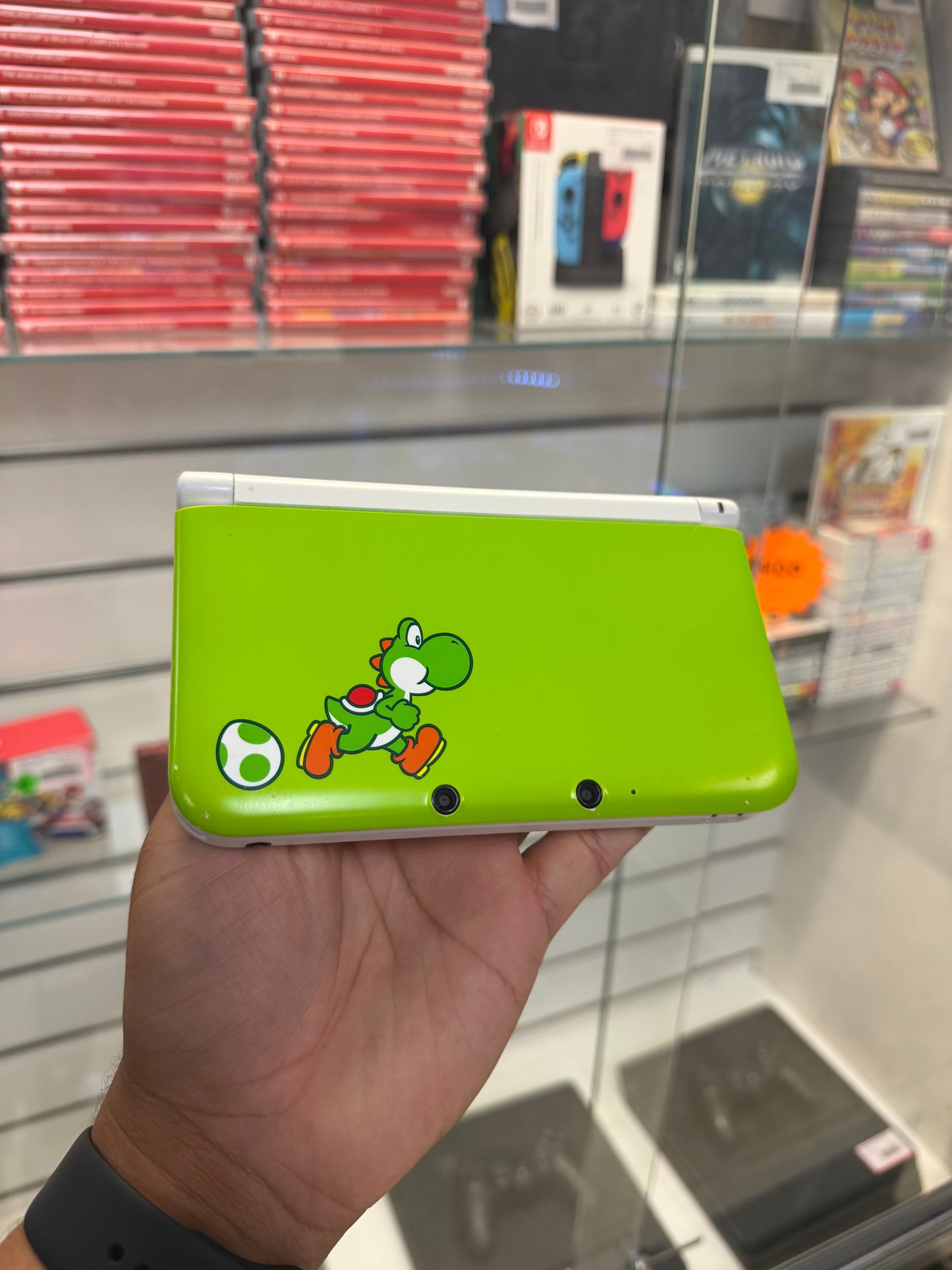 Nintendo 3DS XL Yoshi Edition (Cosmetic Wear) - Nintendo 3DS