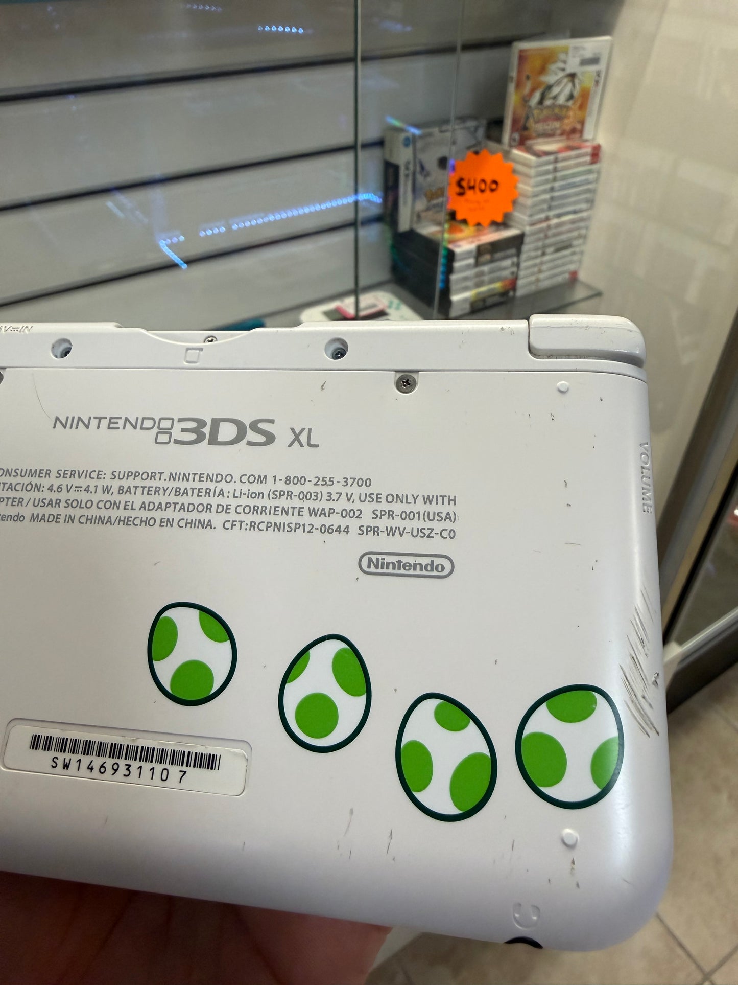 Nintendo 3DS XL Yoshi Edition (Cosmetic Wear) - Nintendo 3DS