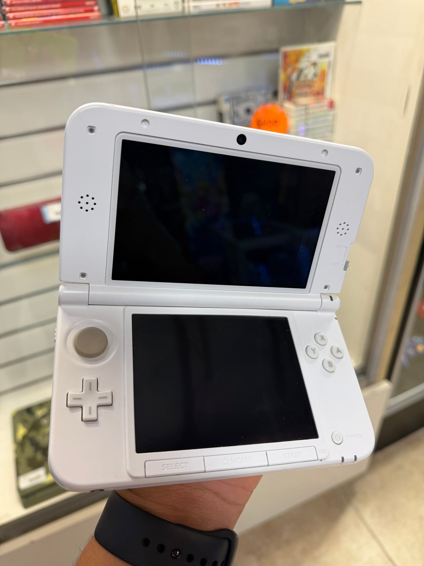 Nintendo 3DS XL Yoshi Edition (Cosmetic Wear) - Nintendo 3DS