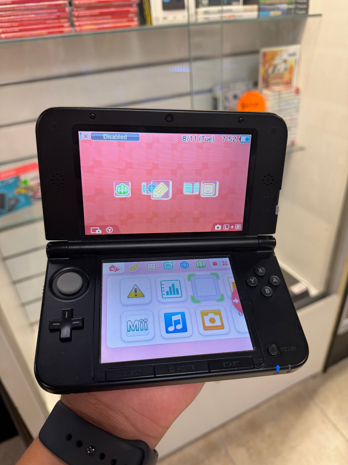 Nintendo 3DS XL Red (Cosmetic Wear) - Nintendo 3DS